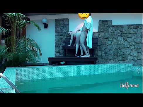 ❤️ Tus thawj coj caw tus tub txib mus rau hauv lub pas dej, tab sis tsis tuaj yeem tiv taus kub ️ porno ntawm peb ib