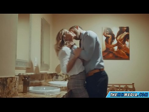 ❤️ Thaum ib tug busty blonde ntxias koj nyob rau hauv ib tug pej xeem chav dej ️ porno ntawm peb ib
